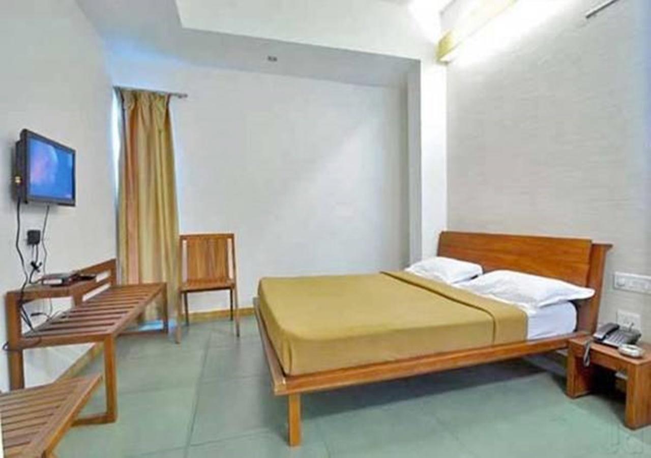 Hotel Holiday Home バンガロール エクステリア 写真