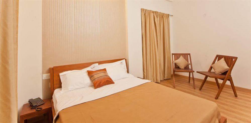 Hotel Holiday Home バンガロール エクステリア 写真